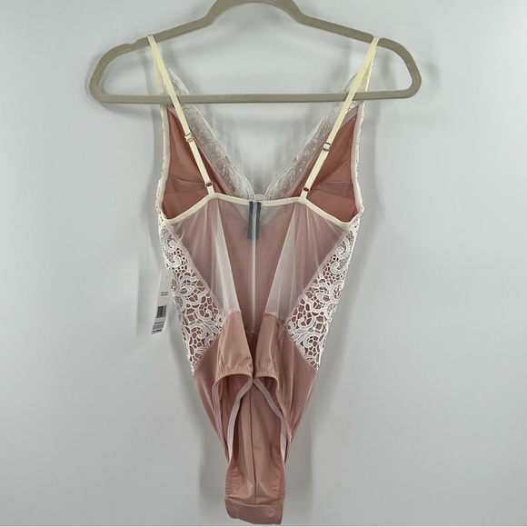 Thistle and Spire NWT Marion Crochet Lace Bodysuit in Ivory - Picture 4 of 9